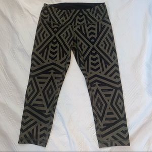 Lululemon Crop Leggings Chevron Shuffle Fatigue Green & Black